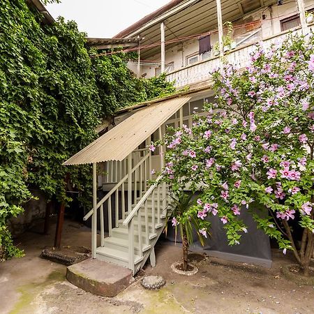 Apartment In Cozy Little Yard Tbilisi Exterior foto